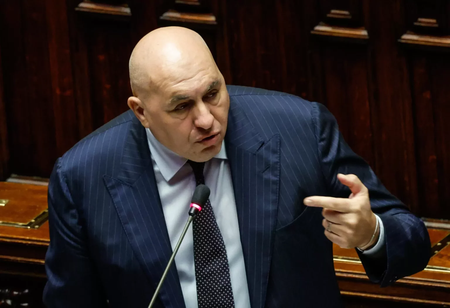 Crosetto chiarisce il caso Vannacci: dettagli sull’inchiesta e le sanzioni disciplinari 20240228 191745