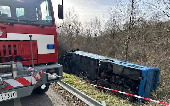 Incidente a Potenza: Bus con Studenti Coinvolto in Scontro Mortale con un’Auto 20240228 222233