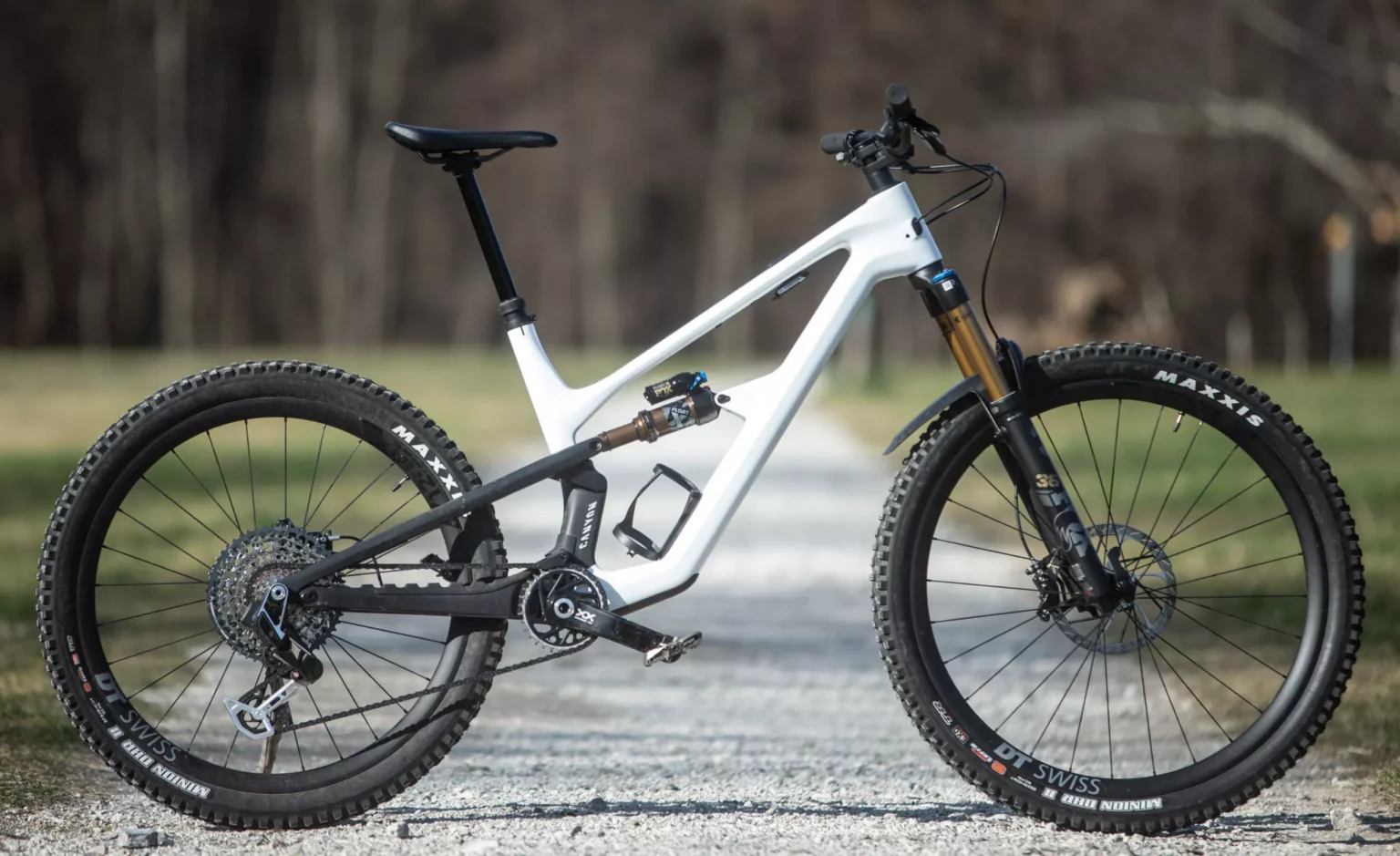 La Nuova Canyon Spectral CF 2024: Una Rivisitazione Tecnologica e Prestazionale nel Mondo del Trail
