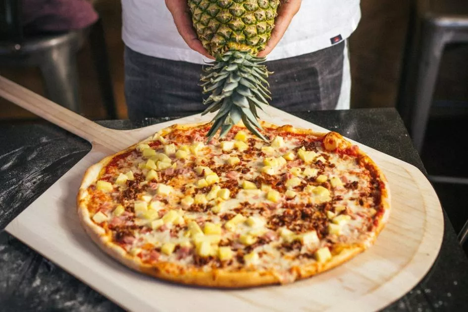 Pizza con Ananas: Fra Tradizione e Innovazione nel Mondo della Pizza