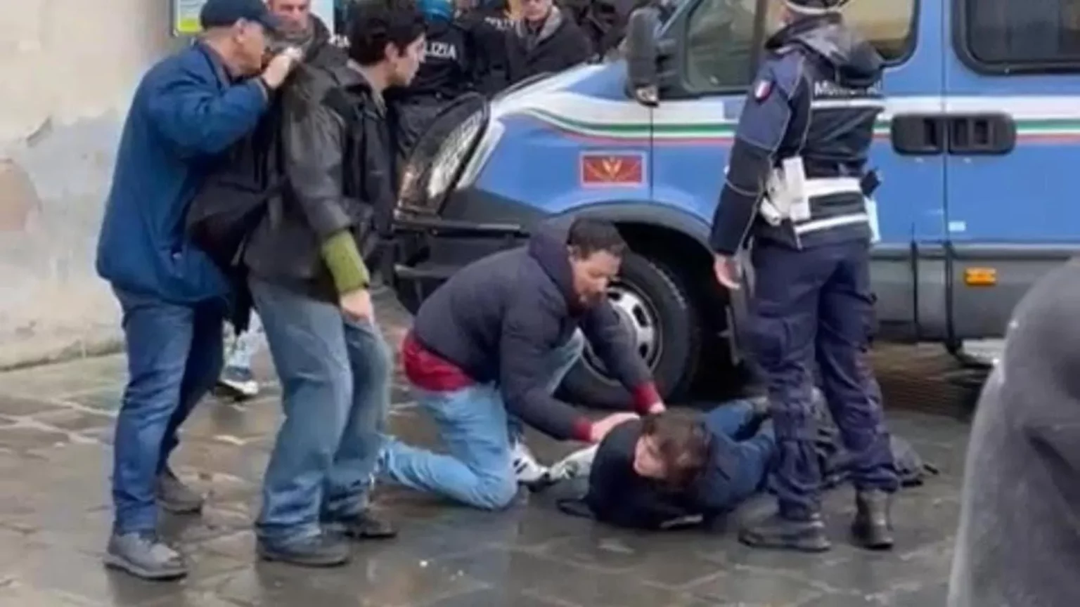 Agenti di Pisa si Auto-Identificano: Nuove Prospettive sull’Inchiesta 20240302 014729
