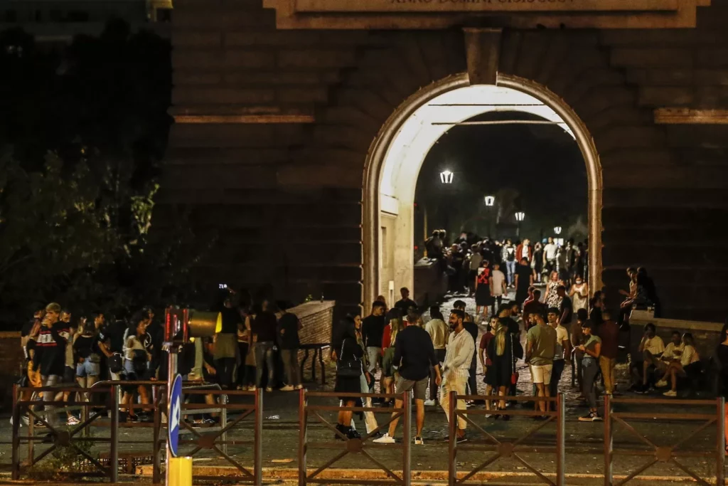 Mistero a Roma: Due Giovani Ferite in una Discoteca vicino a Ponte Milvio 20240303 170110 1