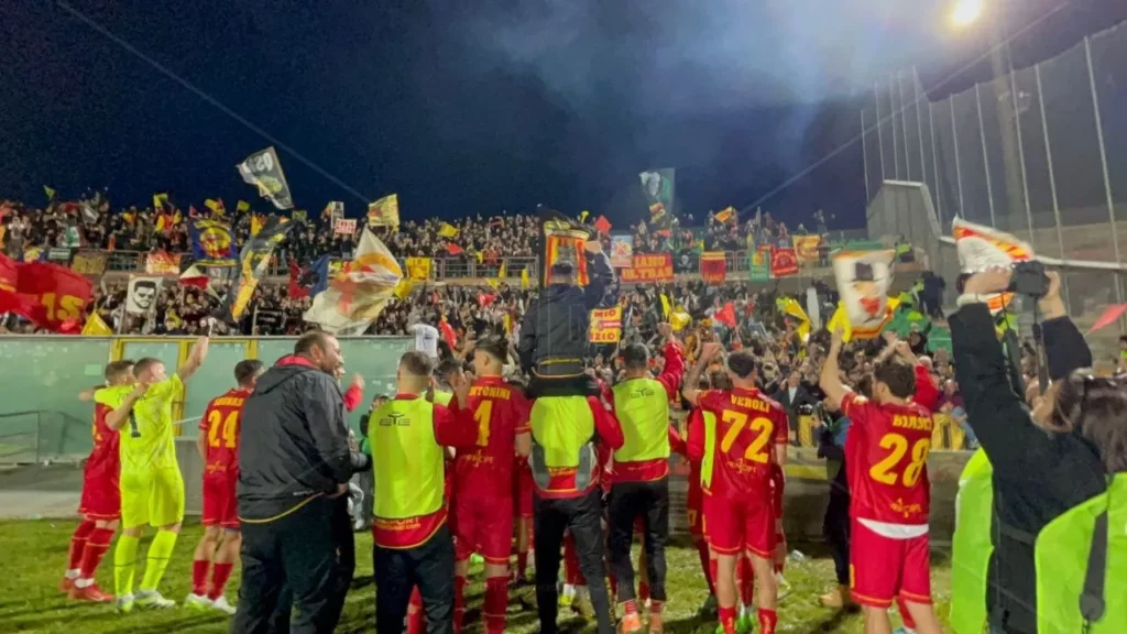 Derby Calabrese: Catanzaro vince 2-0 su Cosenza nell’atteso scontro giallorosso 20240303 182210