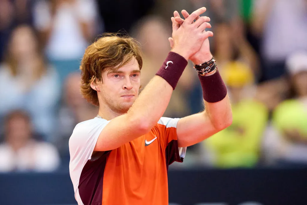 La polemica sulla squalifica di Rublev nel mondo del tennis: trasparenza e revisione dei regolamenti 20240303 225753