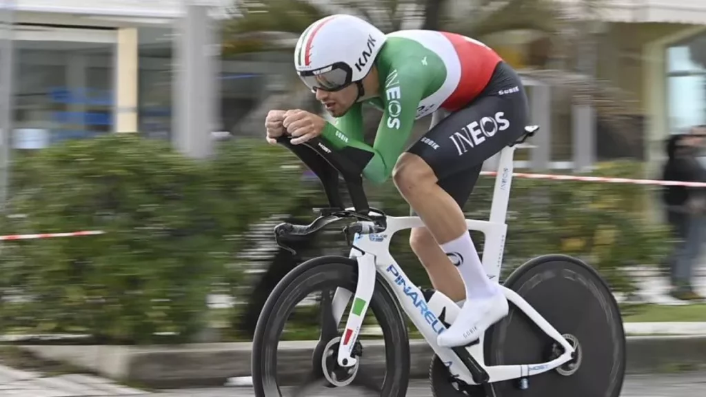Juan Ayuso trionfa su Pippo Ganna nella Tirreno-Adriatico: Il giovane talento spagnolo fa la differenza 20240305 140400