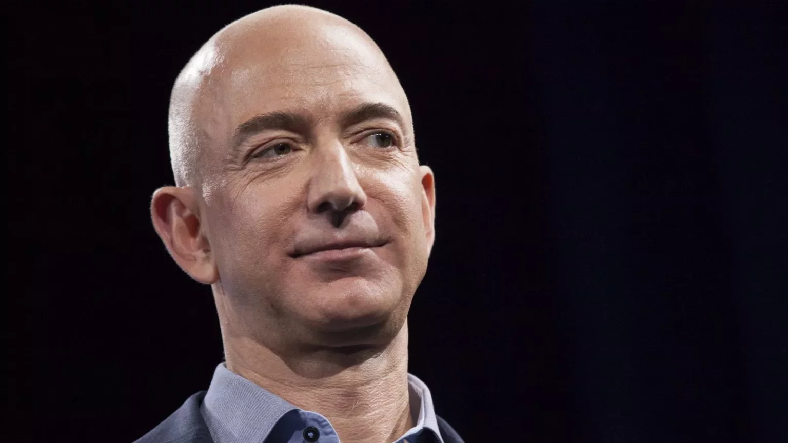 Jeff Bezos e Elon Musk: la sfida per la vetta della classifica dei più ricchi del mondo 20240305 194344 1