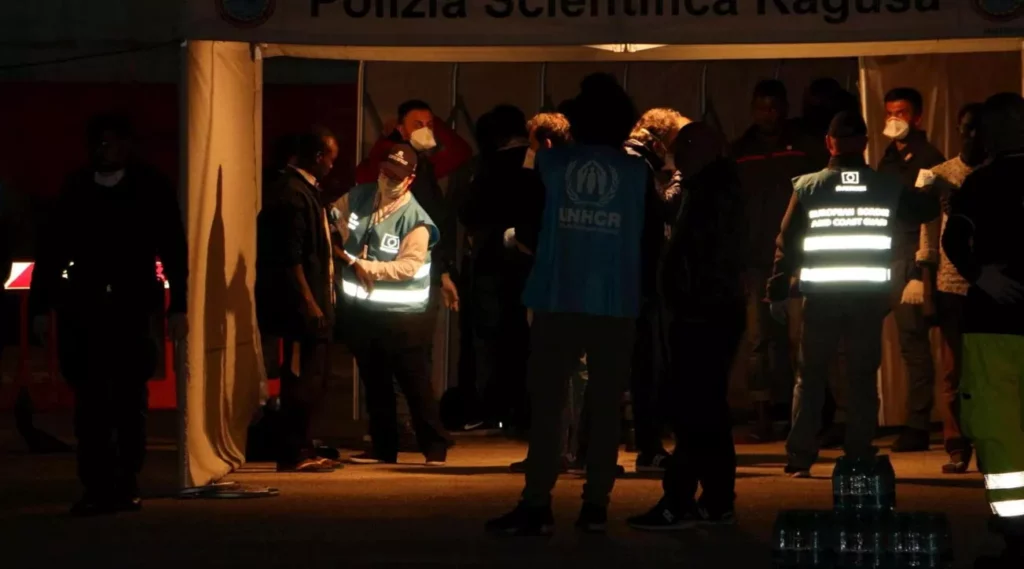 Sea Watch 5 a Pozzallo: Sbarcati migranti e il corpo del 17enne 20240308 121729
