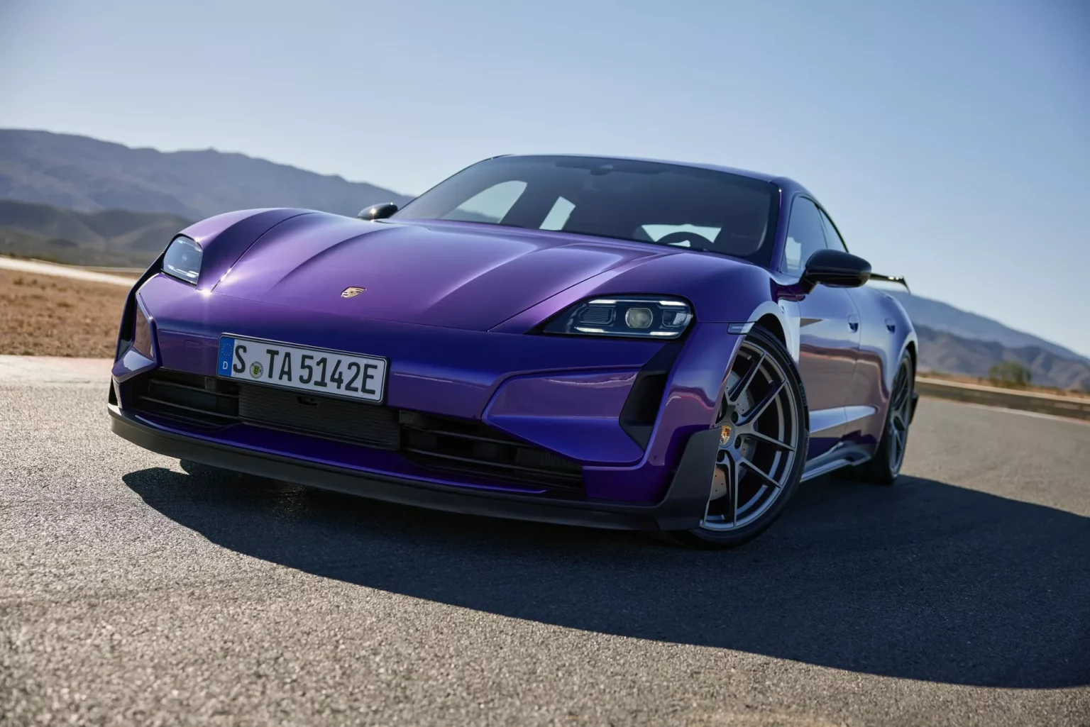 Porsche Taycan Turbo GT: La Super Car Elettrica che Stabilisce Record di Prestazioni 20240311 194204
