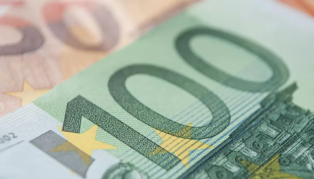 Bonus Plastica: Come le Aziende Possono Ottenere fino a 10.000 Euro per Eliminare la Plastica Monouso 20240313 114515 1
