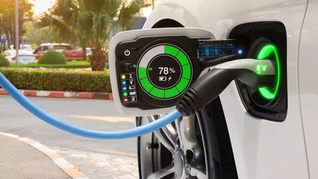 Incentivi e Colonnine: Chiavi per l’Espansione del Mercato delle Auto Elettriche 20240315 114234