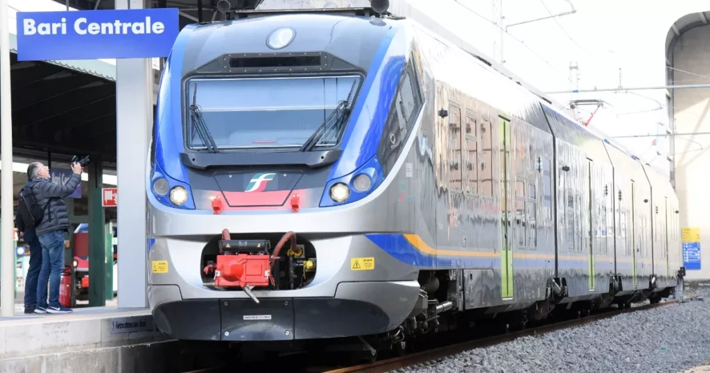 Frana in Campania: Interruzione della Linea Ferroviaria Bari-Roma 20240316 091701