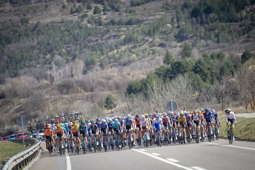 La Volta a Catalunya 2024: ritiri e incidenti segnano la competizione ciclistica 20240321 104057 1
