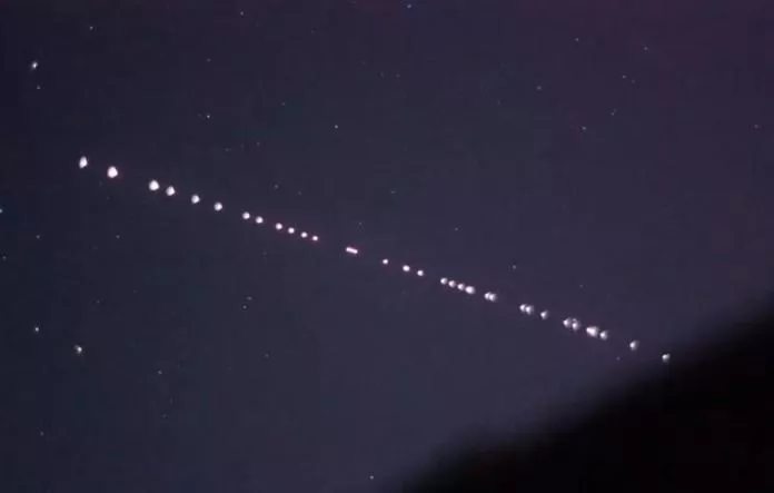 Lo Spettacolo Celeste dei Satelliti Starlink Illumina il Cielo Stasera 20240323 232604