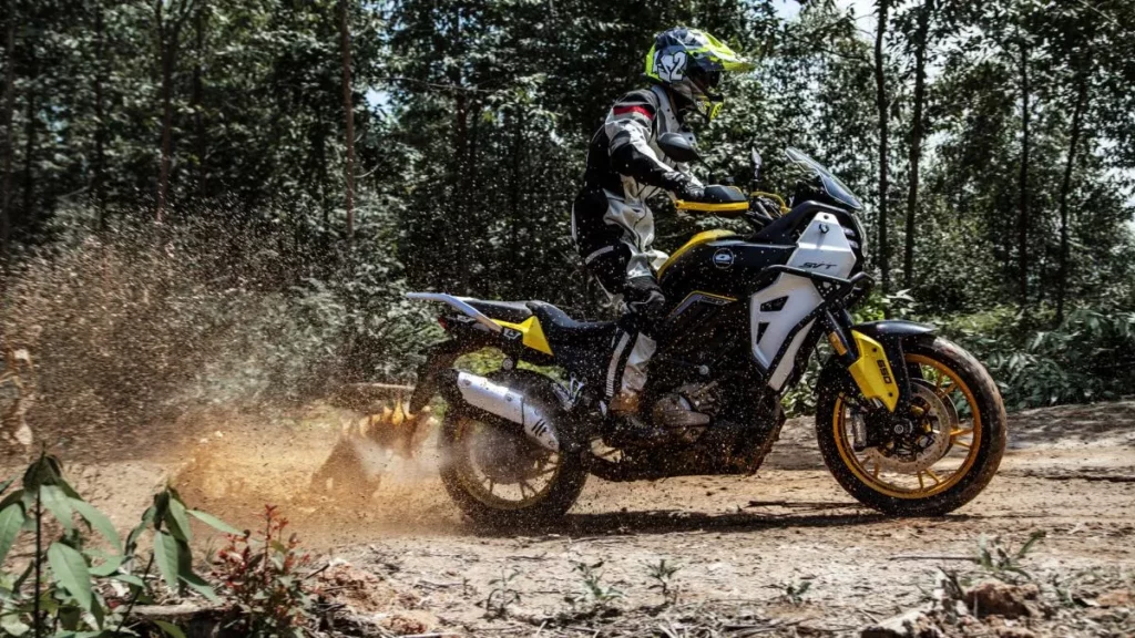QJ Motor: La Rivoluzione Bicilindrica Cinese Sbarca in Italia 20240328 103341