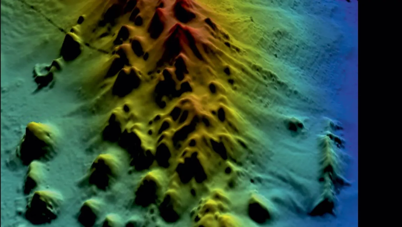 Scoperta Rivoluzionaria: Una Nuova Catena di Vulcani Sottomarini in Antartide 20240329 042744