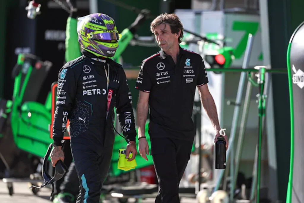 La crisi senza precedenti della Mercedes nella Formula 1: un futuro incerto per la scuderia 20240402 085813
