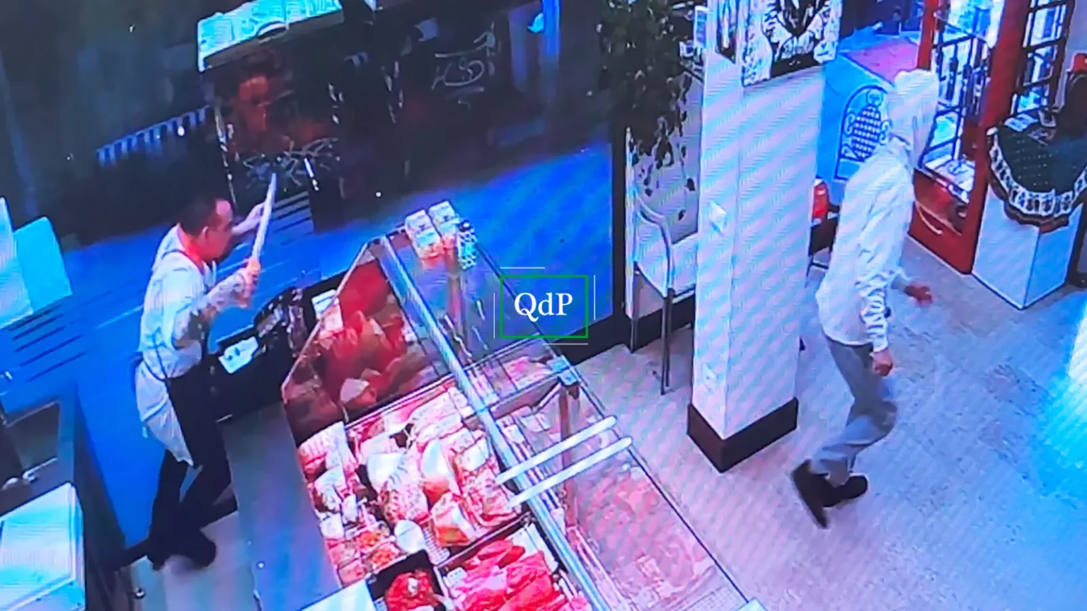 Il gesto estremo di un commerciante: insegue un ladro con un coltello 20240404 142550