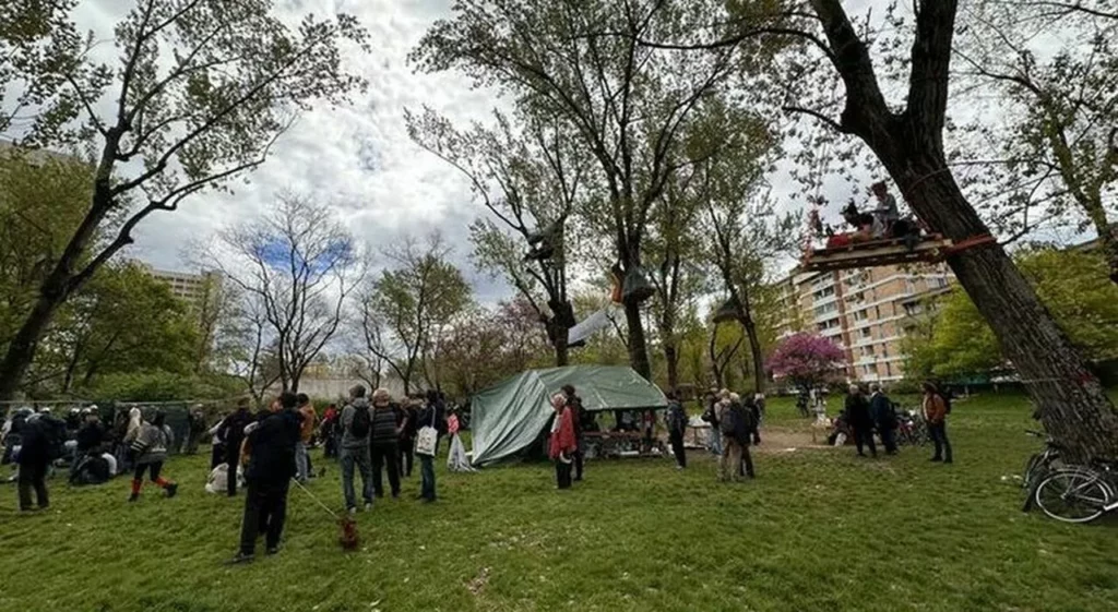 Violenti scontri a Bologna: feriti tra forze dell’ordine e ambientalisti 20240404 144132