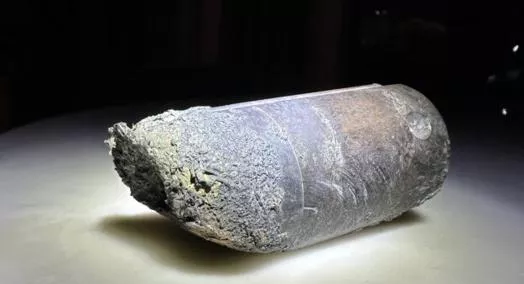 Rifiuto spaziale a Naples, Florida: quando un presunto meteorite si rivela essere un frammento dalla Stazione Spaziale Internazionale 20240404 202957 1