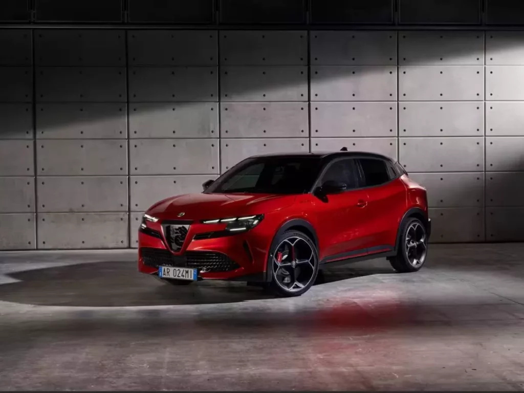 Alfa Romeo Milano: Il Nuovo SUV Elettrico che Ridefinisce il Segmento dell’Automotive 20240415 075251 1