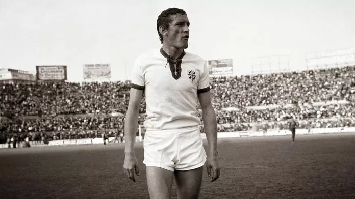 Gigi Riva e le leggende del calcio italiano: omaggio di FourFourTwo 20240415 185128