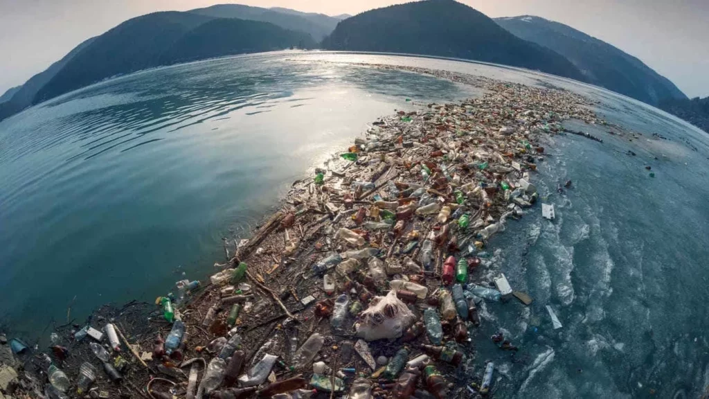 L’impatto devastante della plastica negli oceani: una realtà sconcertante rivelata dalle nuove ricerche 20240418 135138
