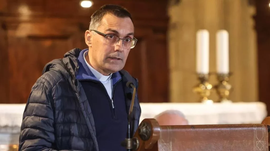 Don Gherardo Gambelli: il nuovo arcivescovo che porta una ventata di cambiamento a Firenze 20240419 130750