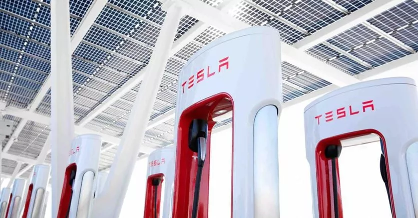Tesla Rivoluziona la Ricarica: Impatto sull’Ambiente e sull’Industria Automobilistica 20240422 093232 1
