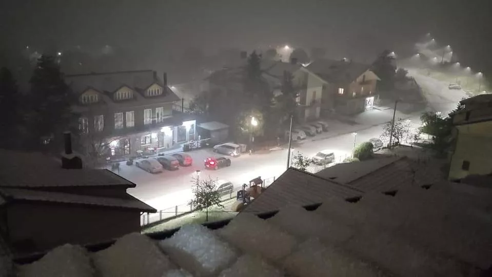 La magia della neve inaspettata: la Romagna si trasforma in un paesaggio invernale 20240422 093257 1