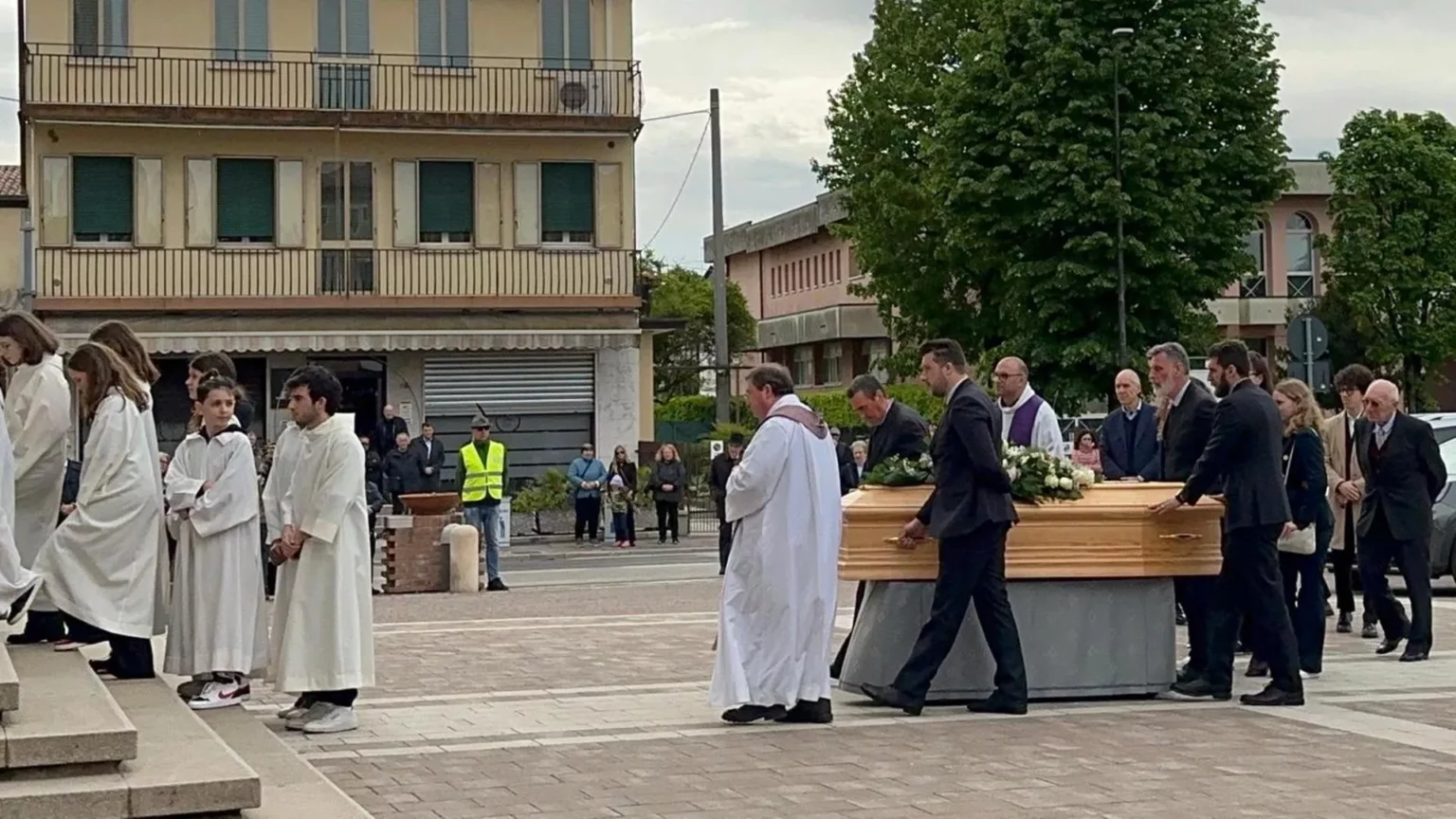 Addio a Adriano Scandellari: Ponte San Nicolò si unisce nel dolore e nella solidarietà 20240422 093402 1