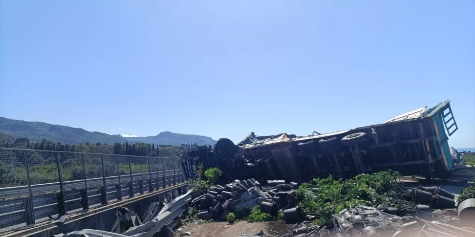 Tragedia sull’A20: autista perde la vita in un incidente mortale 20240422 093451