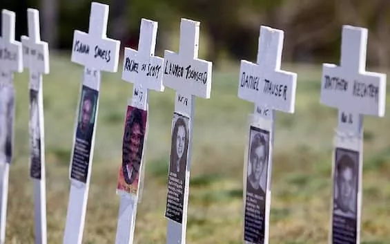 Il massacro di Columbine: un tragico evento che ha segnato l’America 20240422 093455
