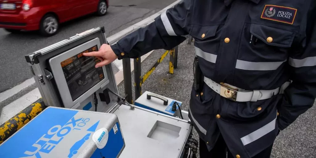 La decisione della Cassazione sull’uso degli autovelox: implicazioni e dibattiti 20240422 185051