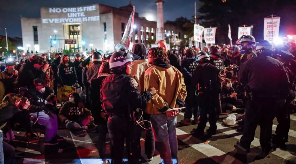 Proteste negli USA contro gli Aiuti ad Israele: Università e Comunità Ebraiche al Centro del Dibattito 20240424 143422