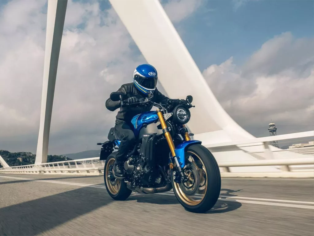 Yamaha XSR900 GP: Il Tributo al Passato con le Prestazioni del Futuro 20240424 203506