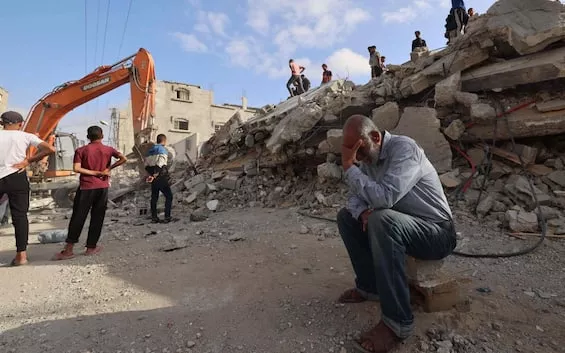 Tragedia in Gaza: Operatore Umanitario e Figlio Uccisi in Attacco Israeliano 20240425 143634