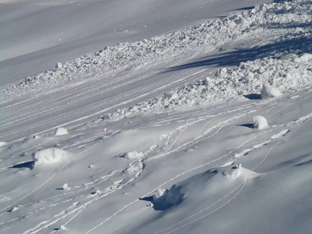 Tragedia in montagna: valanga in Alta Valtellina miete una vittima 20240425 190449
