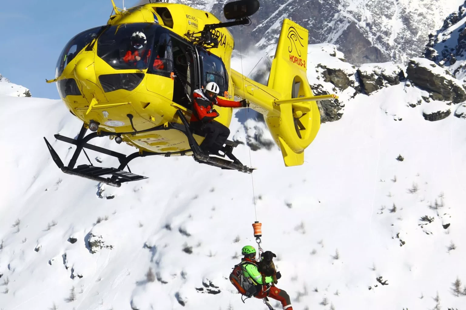 Tragedia in Montagna: Uno Spiraglio di Speranza tra le Nevi di Valfurva 20240426 004053