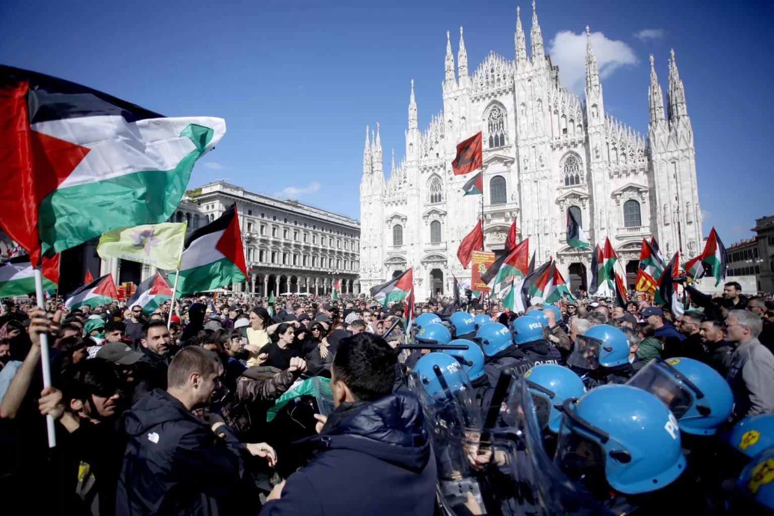 Violenza al 25 aprile a Milano: giovane arrestato per aggressione durante le celebrazioni 20240427 004005