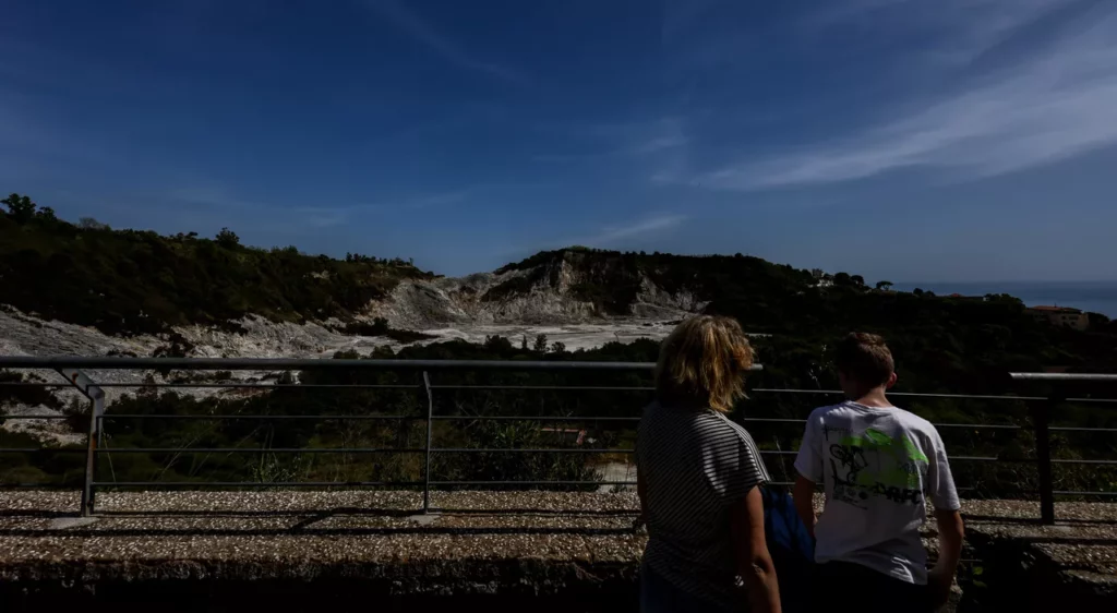 Monitoraggio e attività dei Campi Flegrei: confronto tra presente e passato 20240514 164924