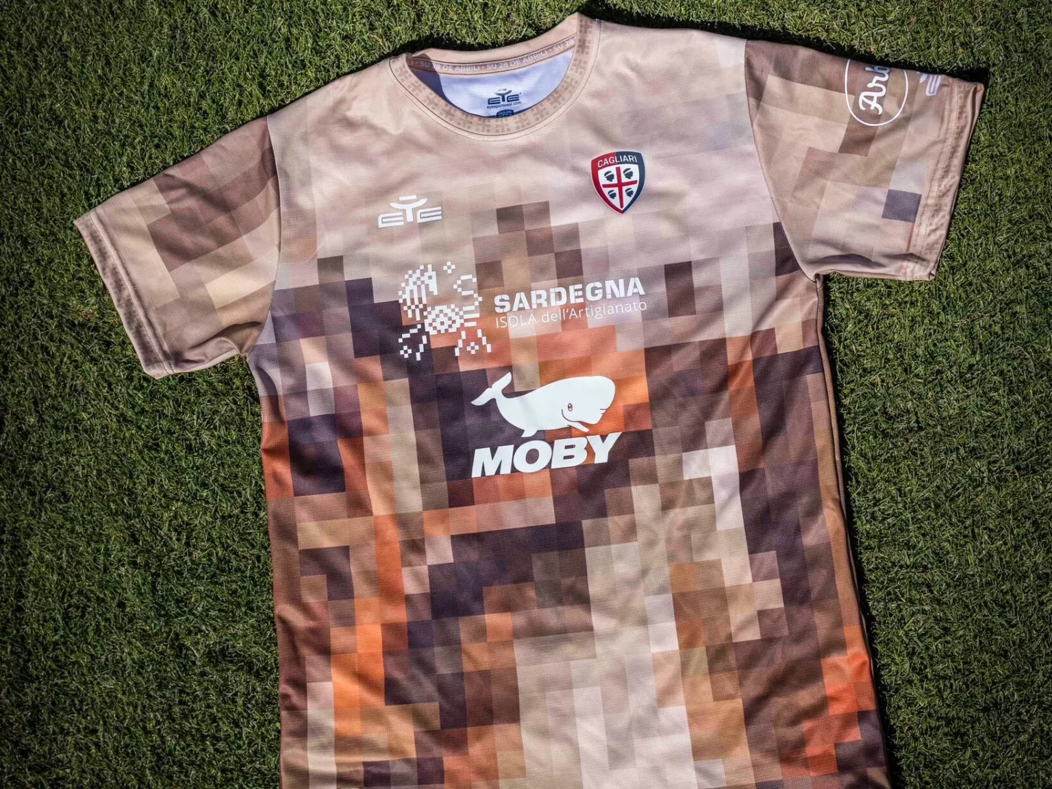 La Maglia Speciale del Cagliari Calcio per Sa Die de sa Sardigna: Un Tributo alla Storia e alla Cultura Sarda 20240514 165640