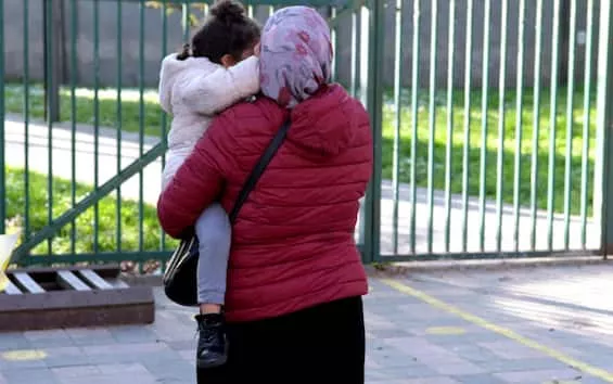 Chiusure Scolastiche e Feste Religiose: Il Dibattito Nazionale in Italia