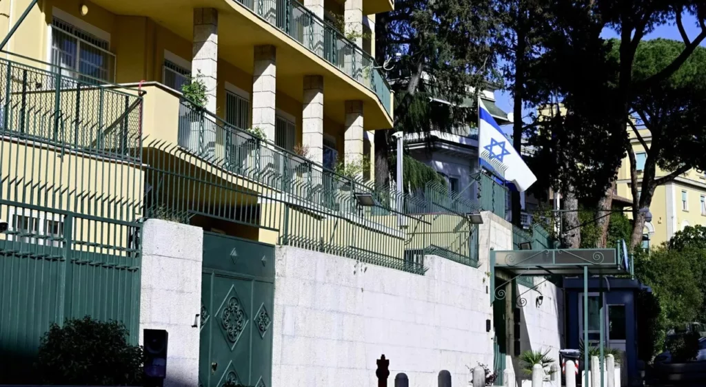 Israele rafforza la sicurezza e chiude ambasciate per minacce iraniane Israele rafforza la sicurezza e chiude ambasciate per minacce iraniane