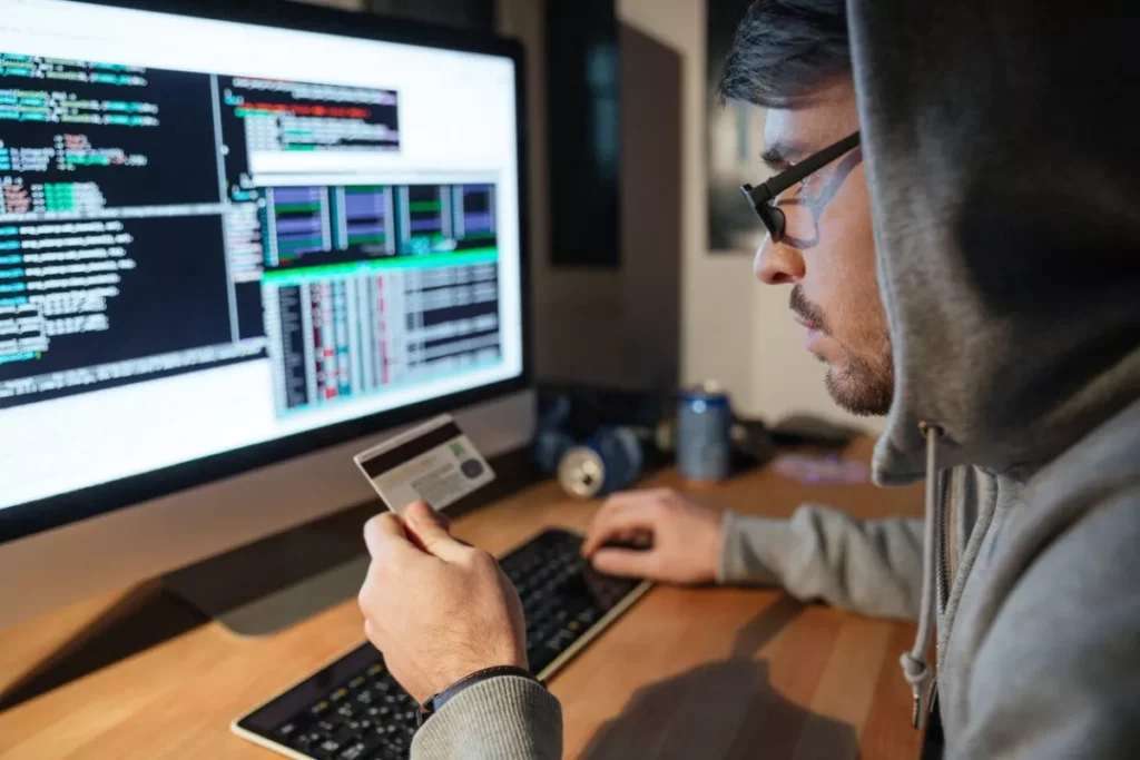 La Battaglia dei Cookie: Come Gli Hacker Rubano i Dati degli Utenti Online