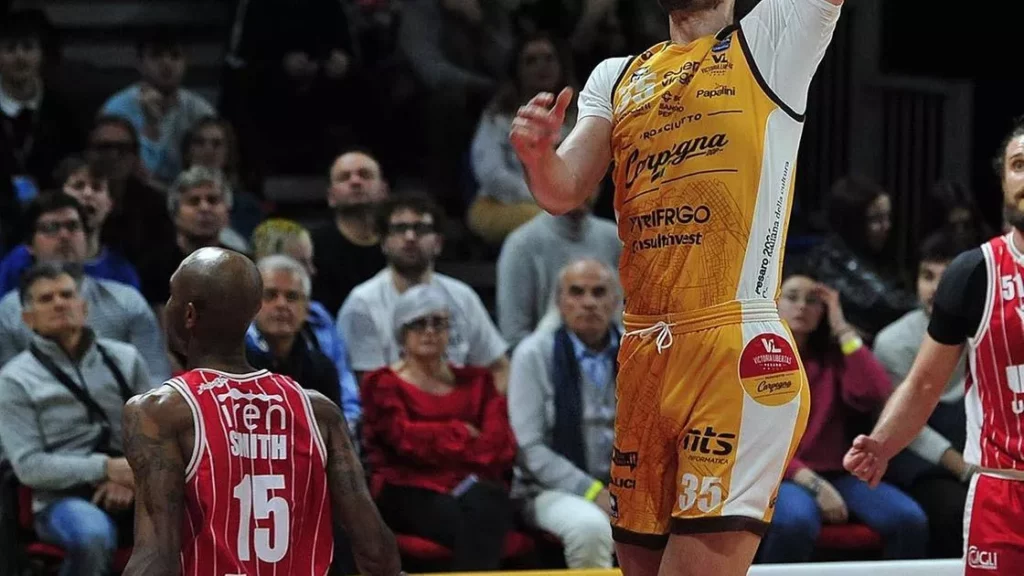 La Vuelle Pesaro alla ricerca disperata di un pivot per salvare la stagione: tensione sul mercato e prospettive cruciali La Vuelle Pesaro alla ricerca disperata di un pivot per salvare la stagione: tensione sul mercato e prospettive cruciali