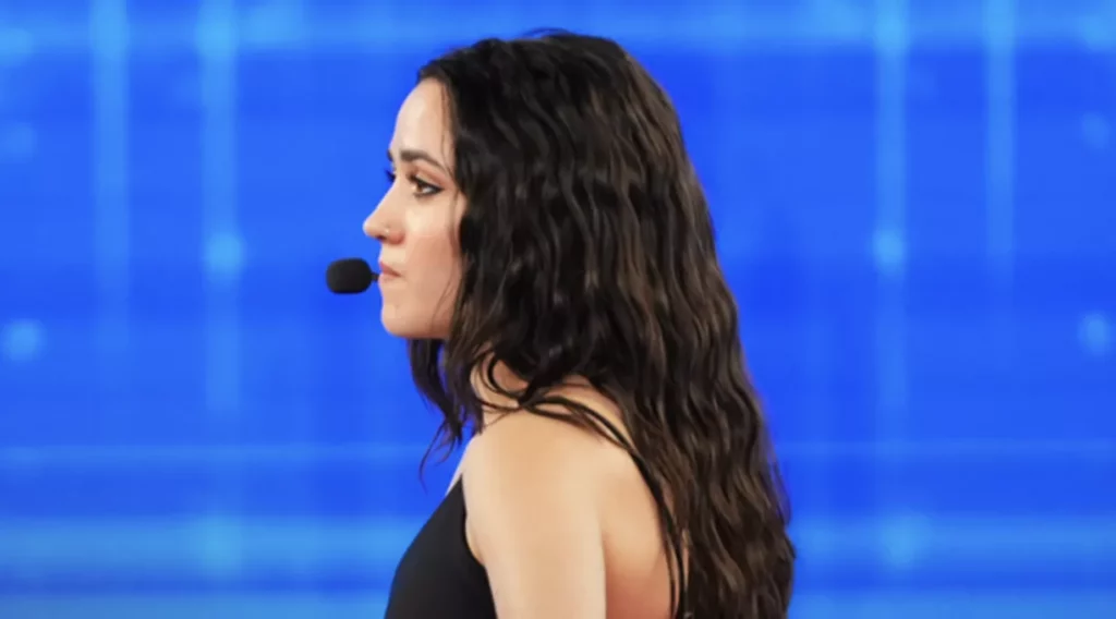 L’Addio Toccante di Lucia ad ‘Amici 23’: Emozioni e Legami nel Talent Show L’Addio Toccante di Lucia ad ‘Amici 23’: Emozioni e Legami nel Talent Show