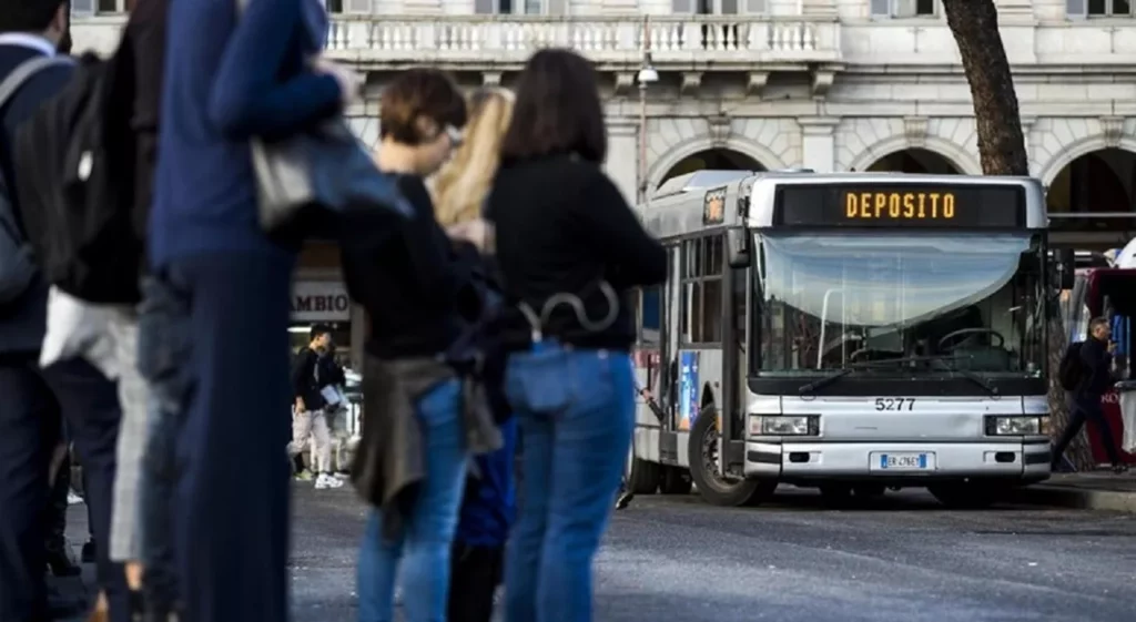 Sciopero trasporti 11 aprile: protesta nazionale mette in allerta le città italiane