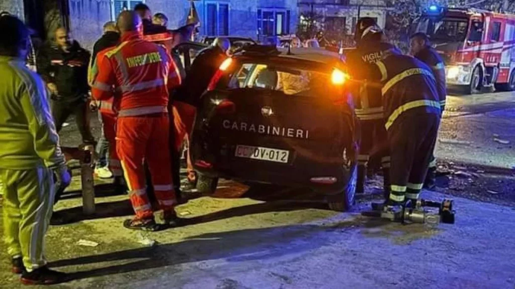 Tragico incidente in Campania: due carabinieri perdono la vita in un drammatico schianto stradale