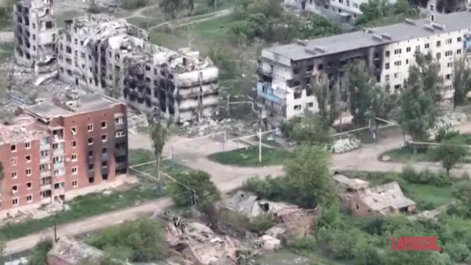 La tragedia di Ocheretyne: un racconto di distruzione e resilienza in Ucraina 20240514 192912