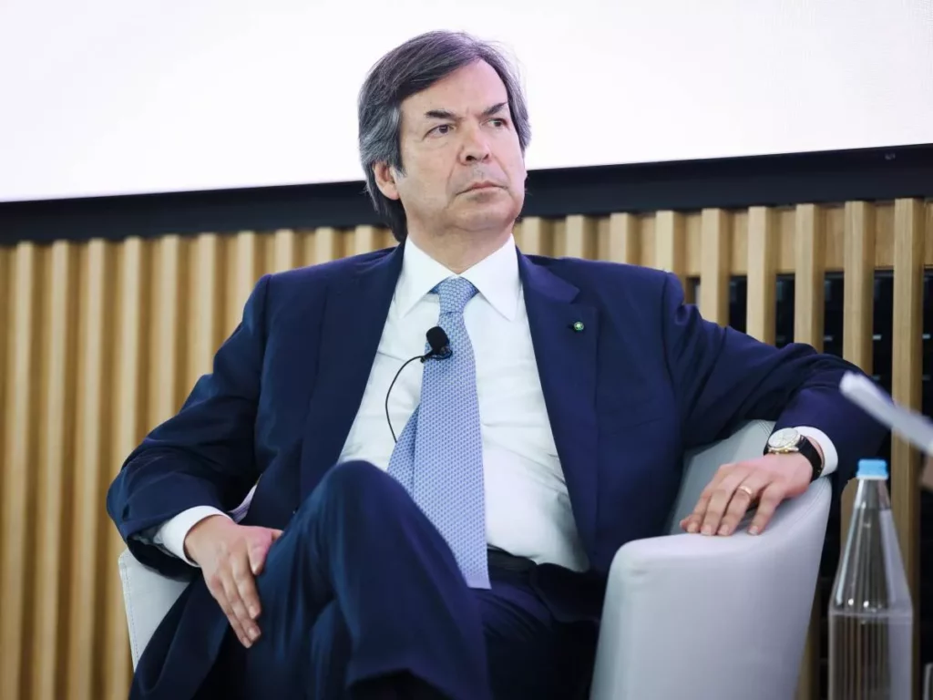Intesa Sanpaolo: Risultati Record e Strategie di Eccellenza per il Futuro 20240514 193019
